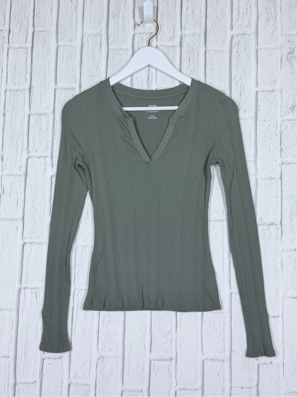 🌿 Maeve Anthropologie Olive Green Ribbed Notch Neck Top Size S - Picture 2 of 9
